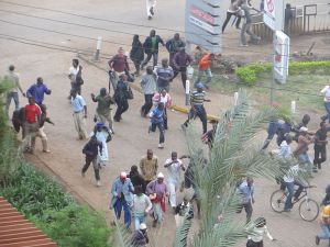 Crowd_fleeing_sounds_of_gunfire_near_Westgate